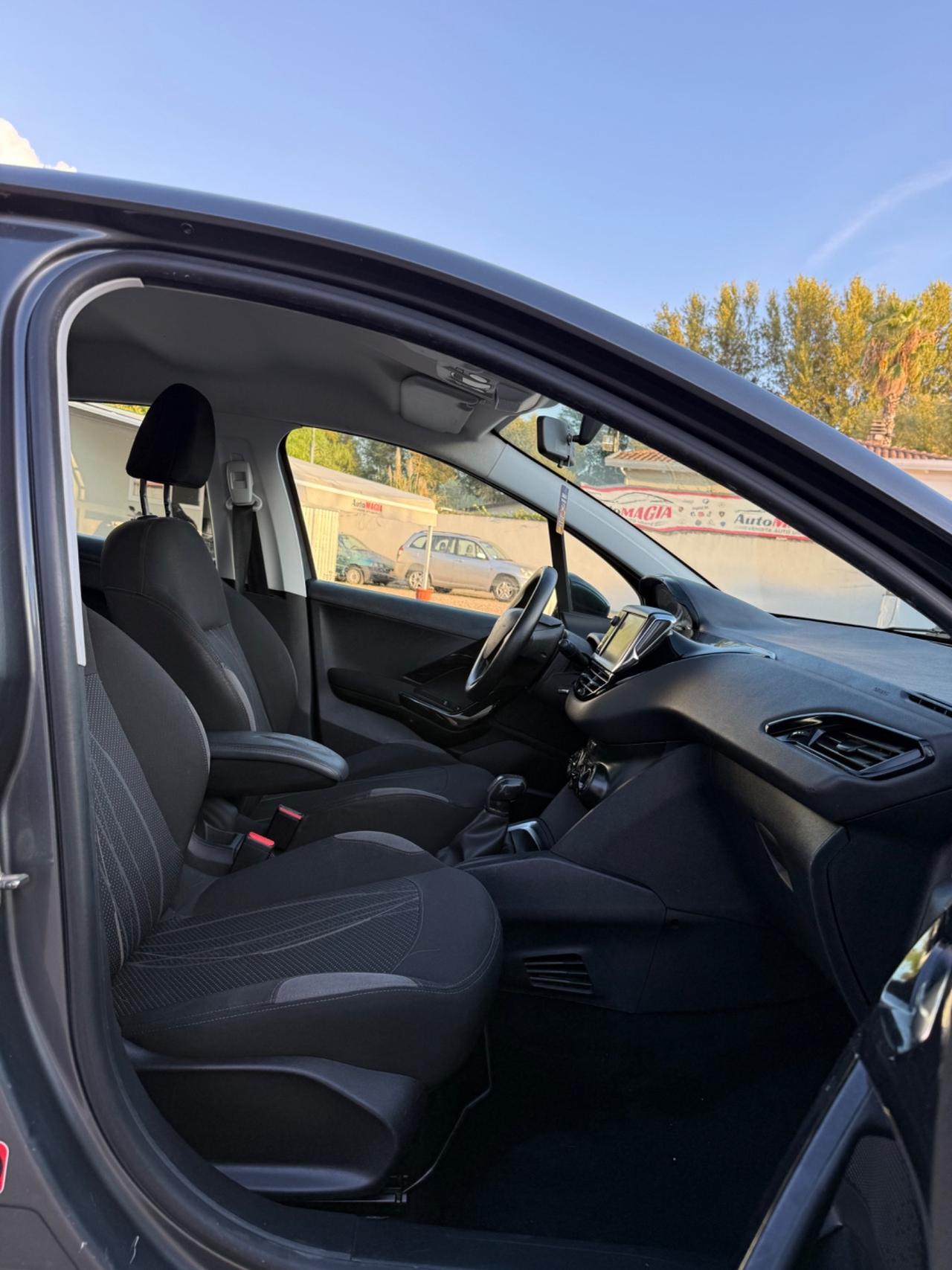 Peugeot 208 1.4 HDi 68 CV 5 porte Allure