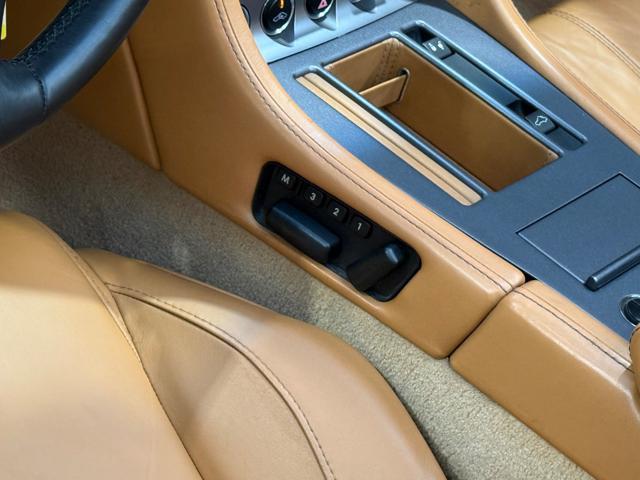 ASTON MARTIN DB9 Volante