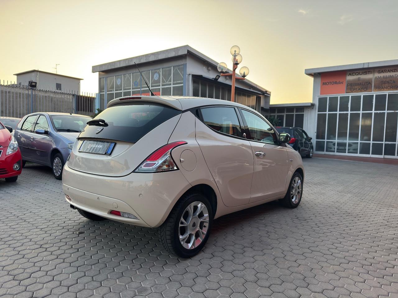 Lancia Ypsilon ADATTA A NEOPATENTATI 1.2 69 CV 5 porte GPL Ecochic Silver