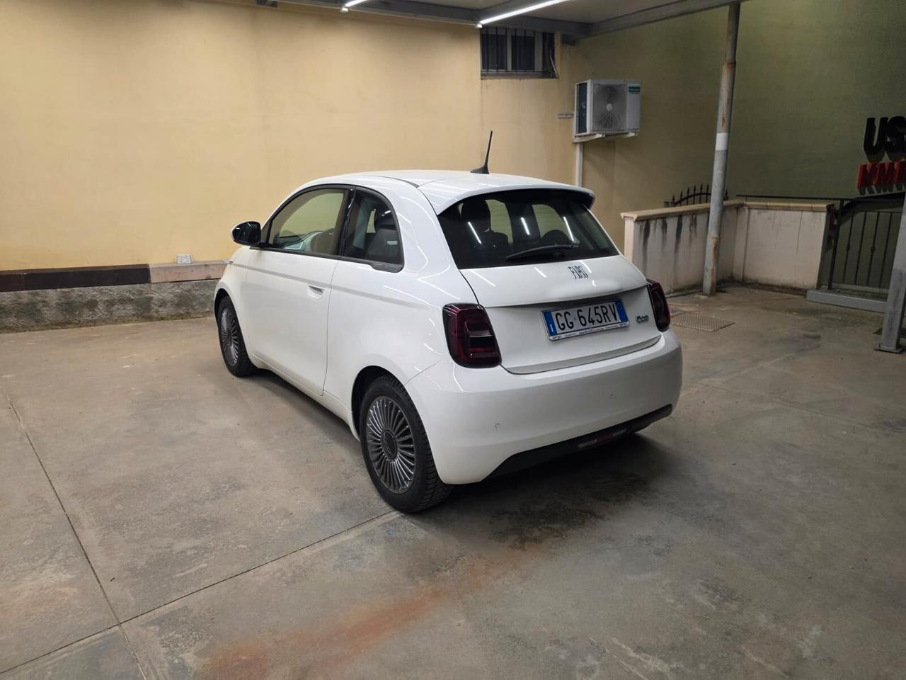 Fiat 500 500e Berlina 42 kWh Icon