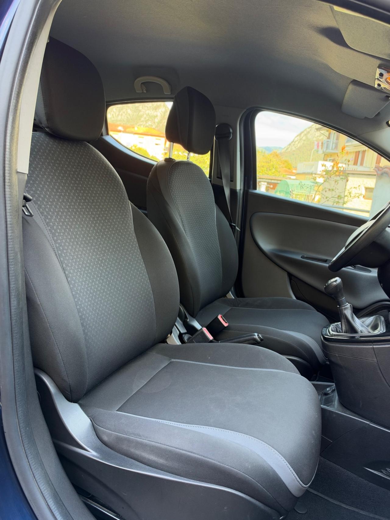 Lancia Ypsilon 1.3 MJT 16V 80 CV 5 porte S&S Silver
