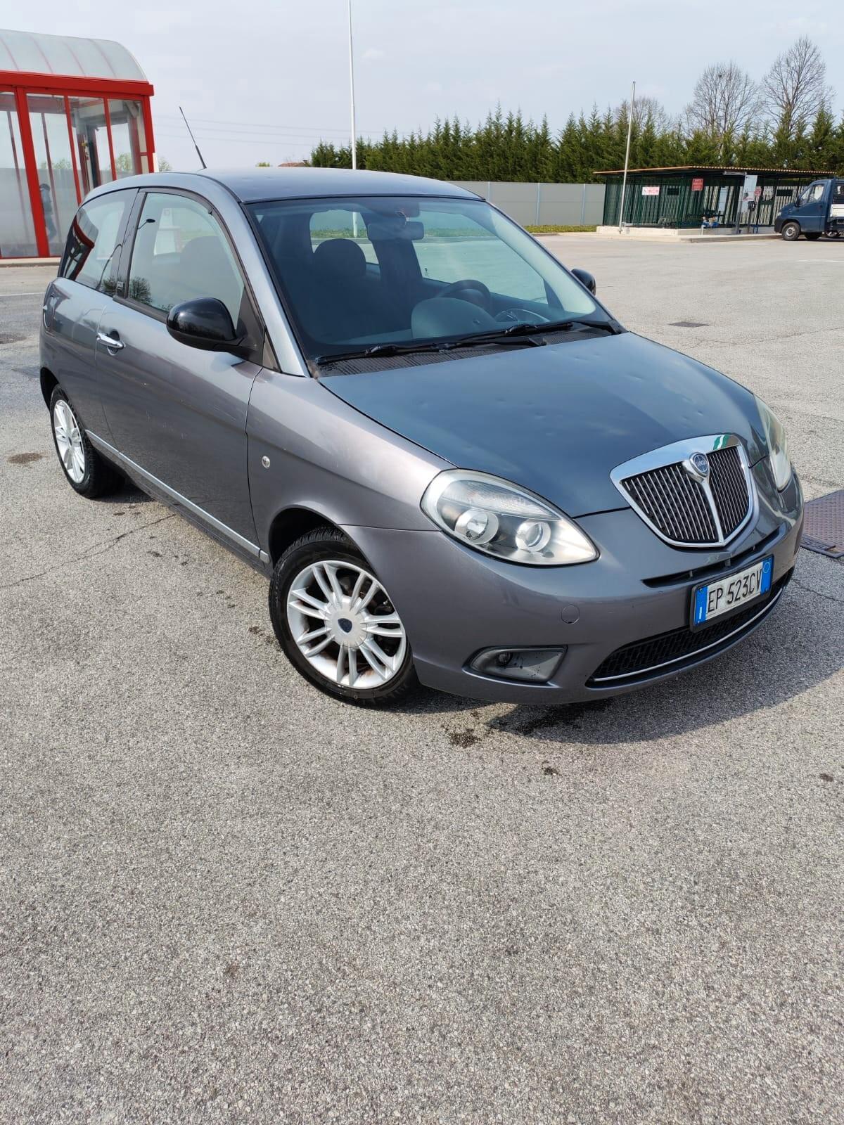 Lancia Ypsilon 1.2 69 CV 5 porte S&S Silver