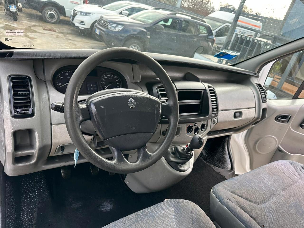 FORD TRAFIC TETTO ALTO CON PEDANA IDRAULICA