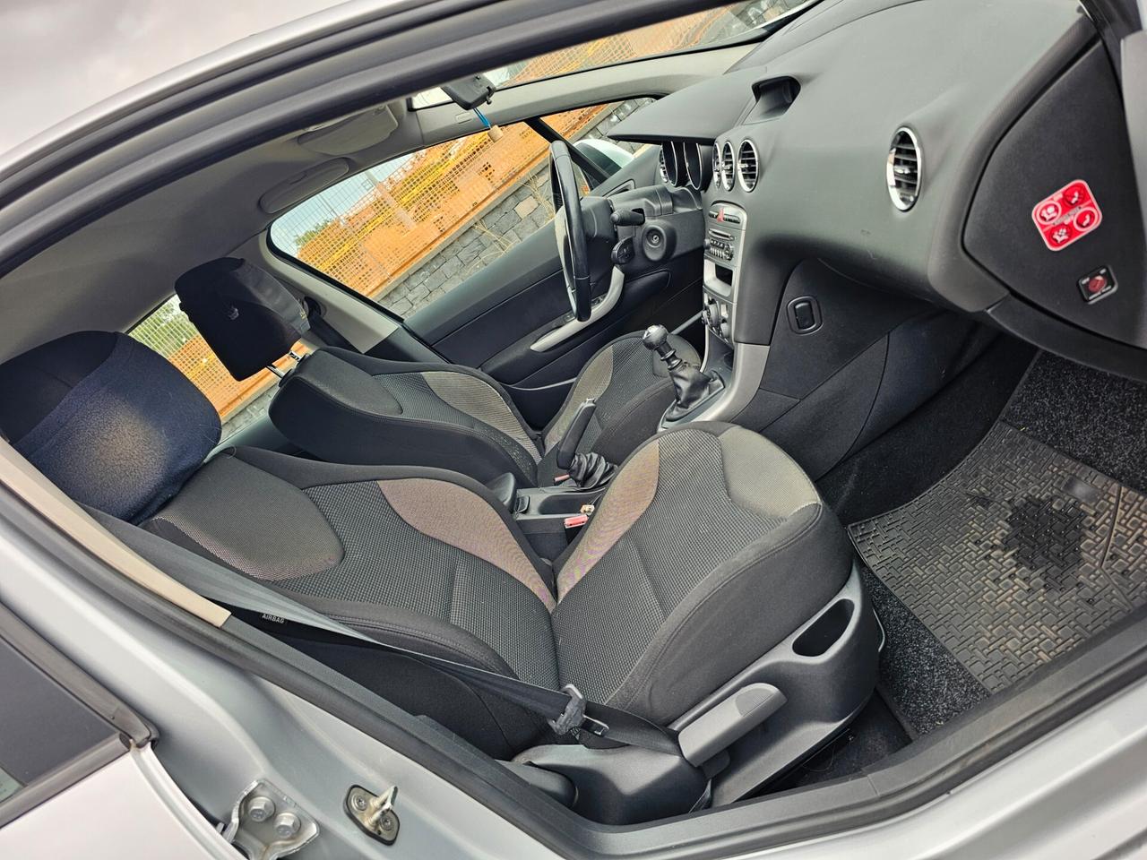 Peugeot 308 1.6 8V HDi 112CV 5p. Business