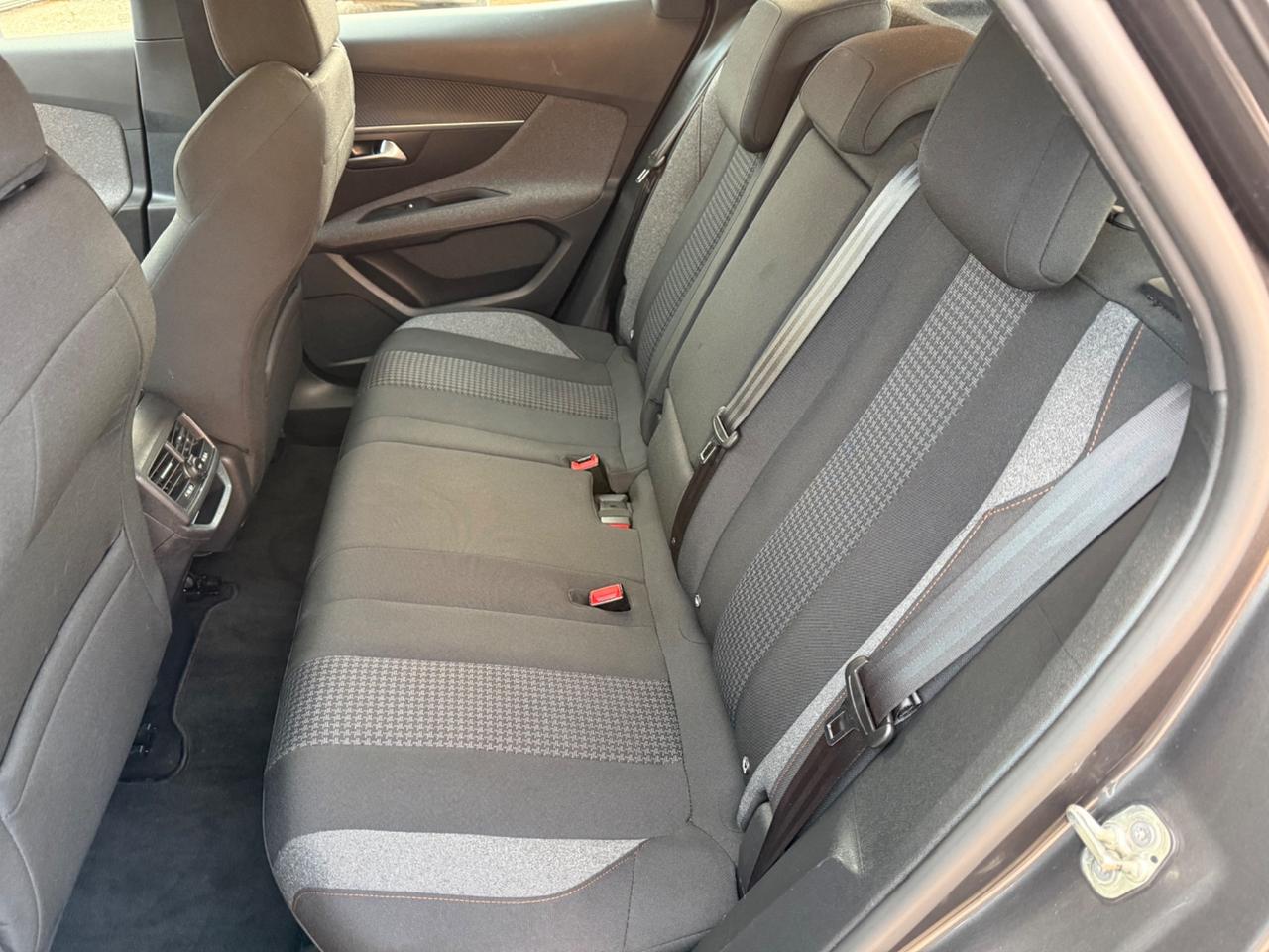 Peugeot 3008 BlueHDi 130 S&S Active