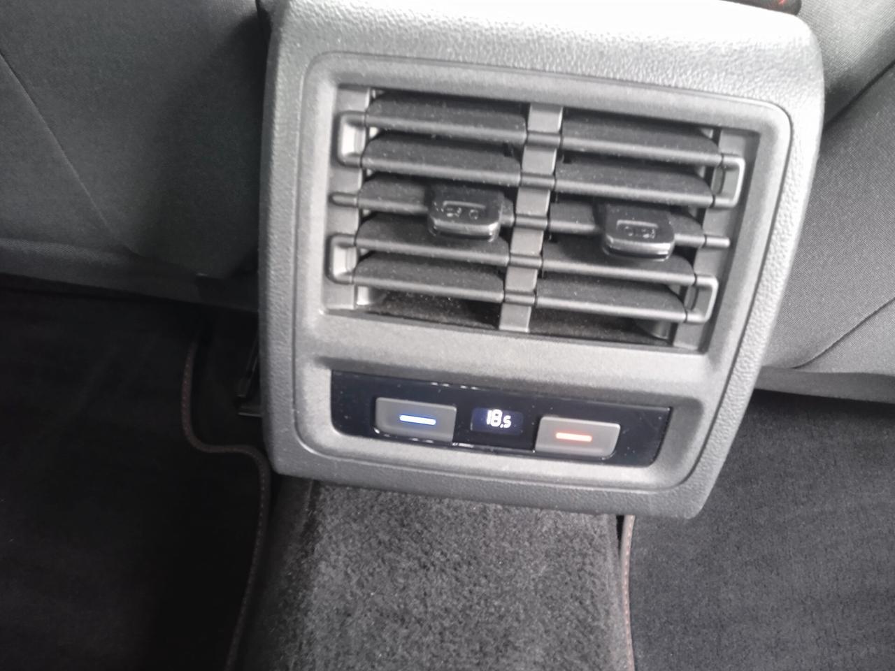 Volkswagen Golf GTI FULL LED APPLE CAR PLAY GUIDA DI 2°LIVELLO SENS PARK DOPPI SEDILI RISCALDATI IN ARRIVO OPZIONABILE