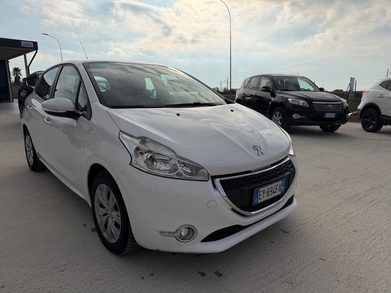 Peugeot 208 1.4 HDi 68 CV AUTOCARRO 5 POSTI