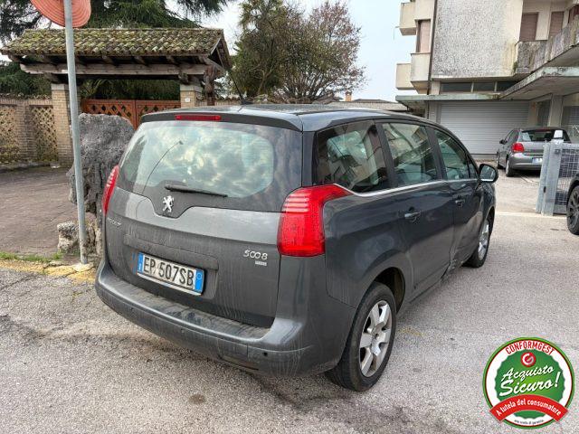 PEUGEOT 5008 1.6 e-HDi 115CV Stop&Start cambio robotizzato Allu