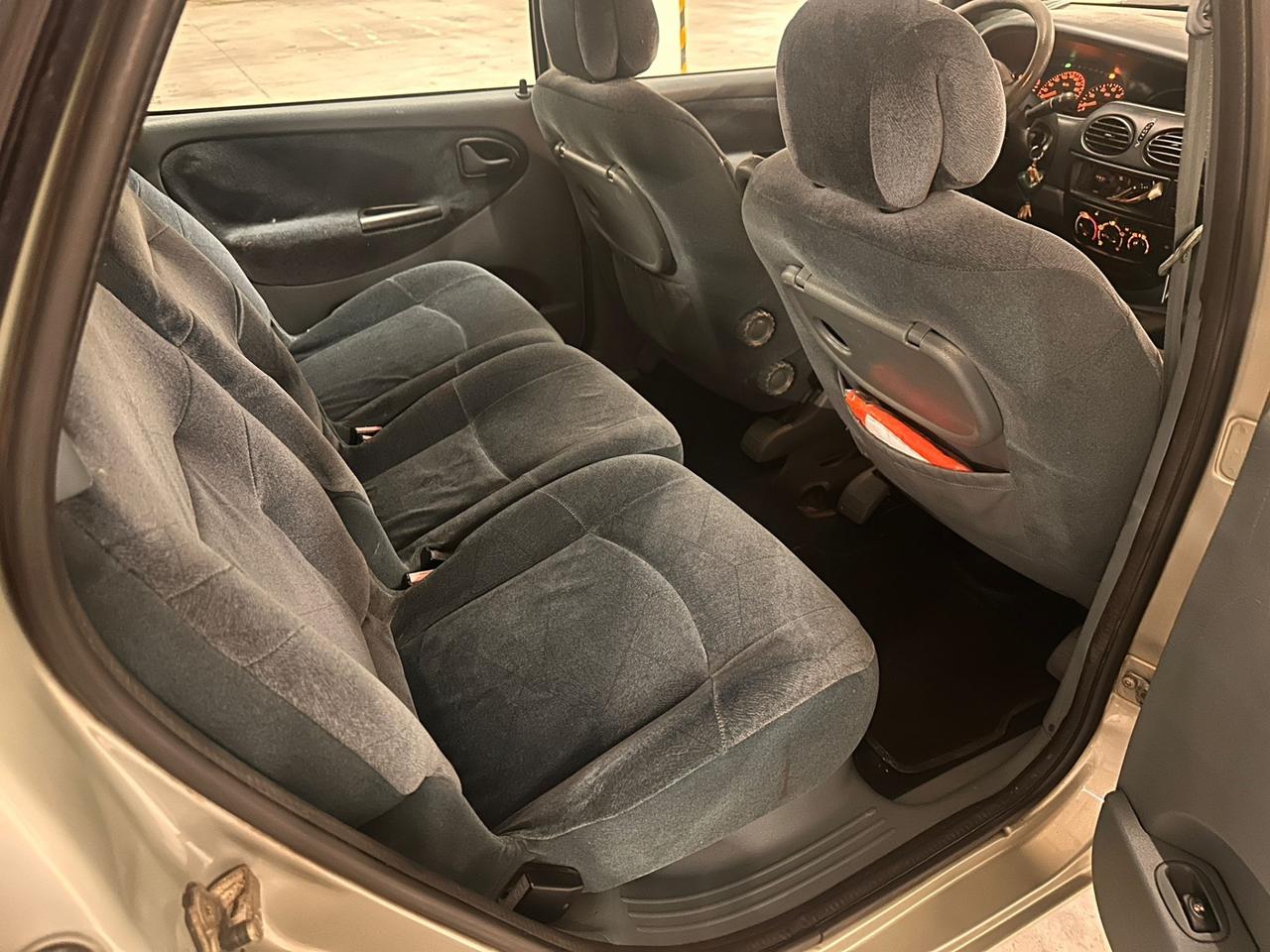 RENAULT MEGANE SCENIC 1.6 BENZINA NEOPATENTATI