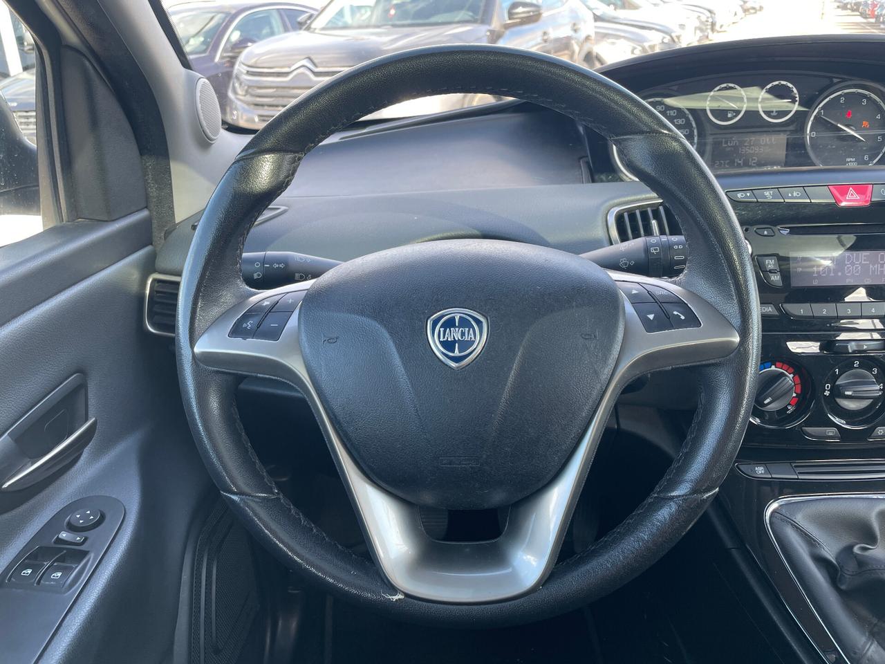 Lancia Ypsilon 1.3 MJT 16V 95 CV 5 porte Gold-TETTO