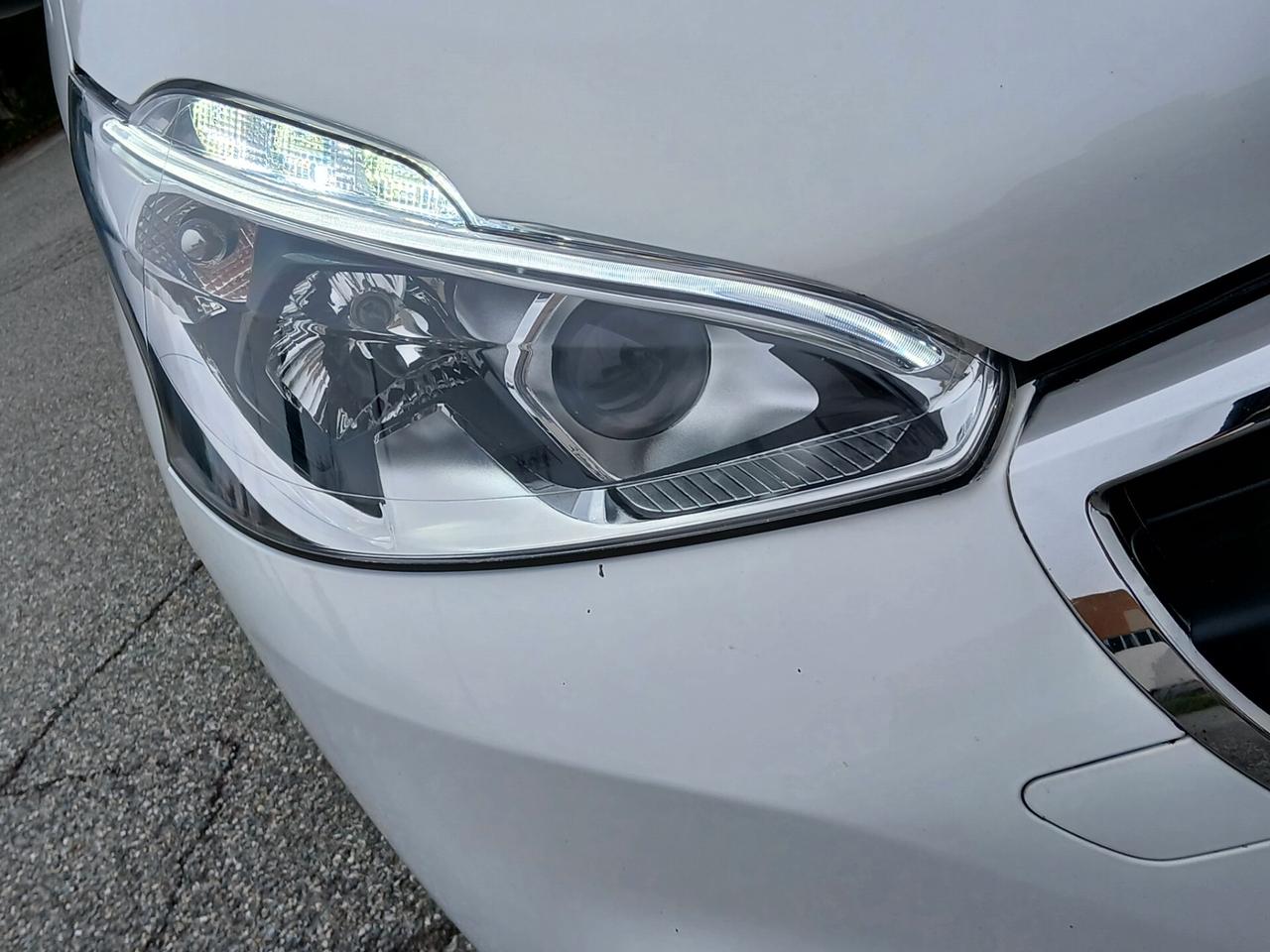 Peugeot 208 KM 81 000 EURO 6B PARI AL NUOVO