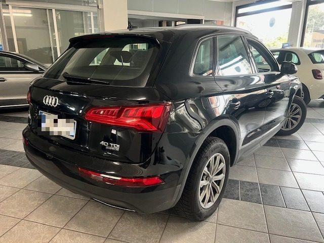 AUDI Q5 40 TDI quattro S tronic Business Design