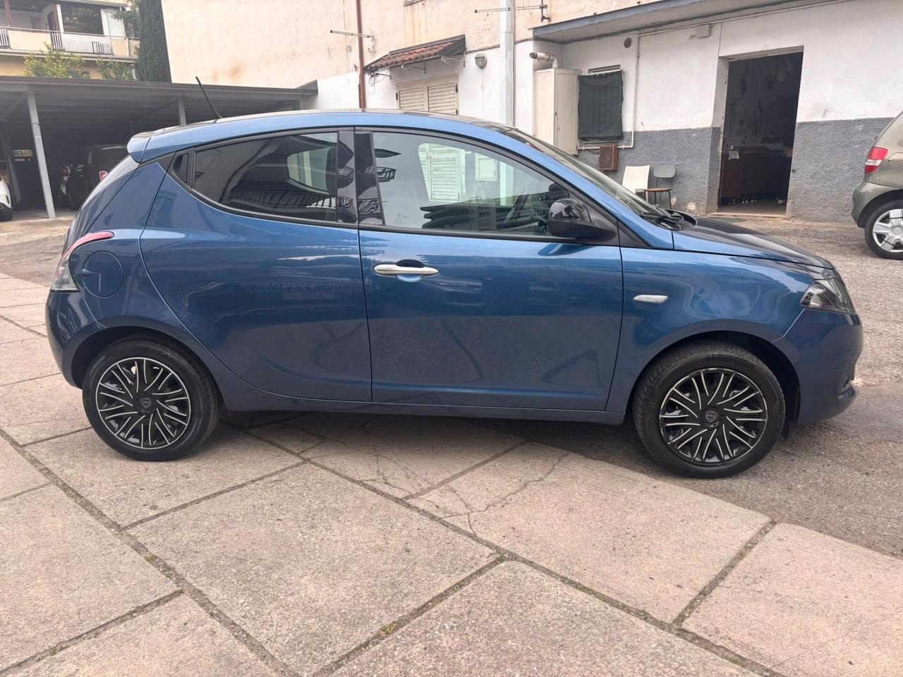 Lancia Ypsilon 1.0 FireFly 5 porte S&S Hybrid Silver Plus
