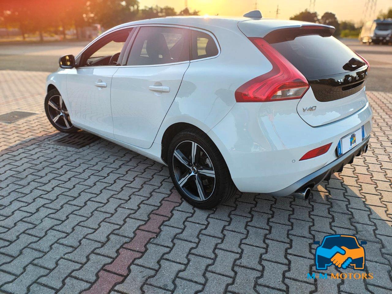 Volvo V40 2.0 d2 R-design Momentum my17