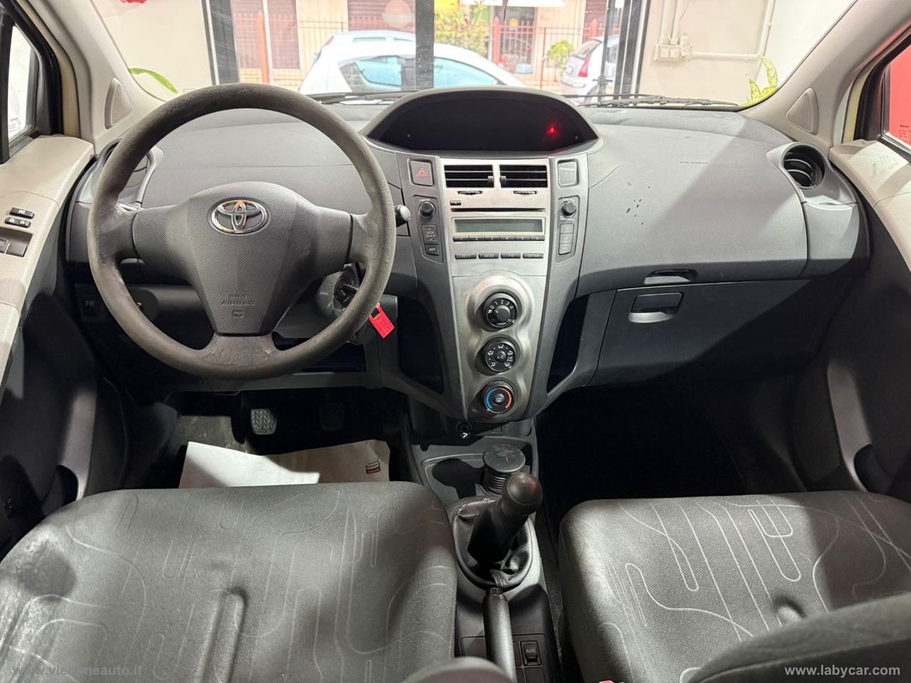 TOYOTA Yaris 1.0 16V 5p. Sol