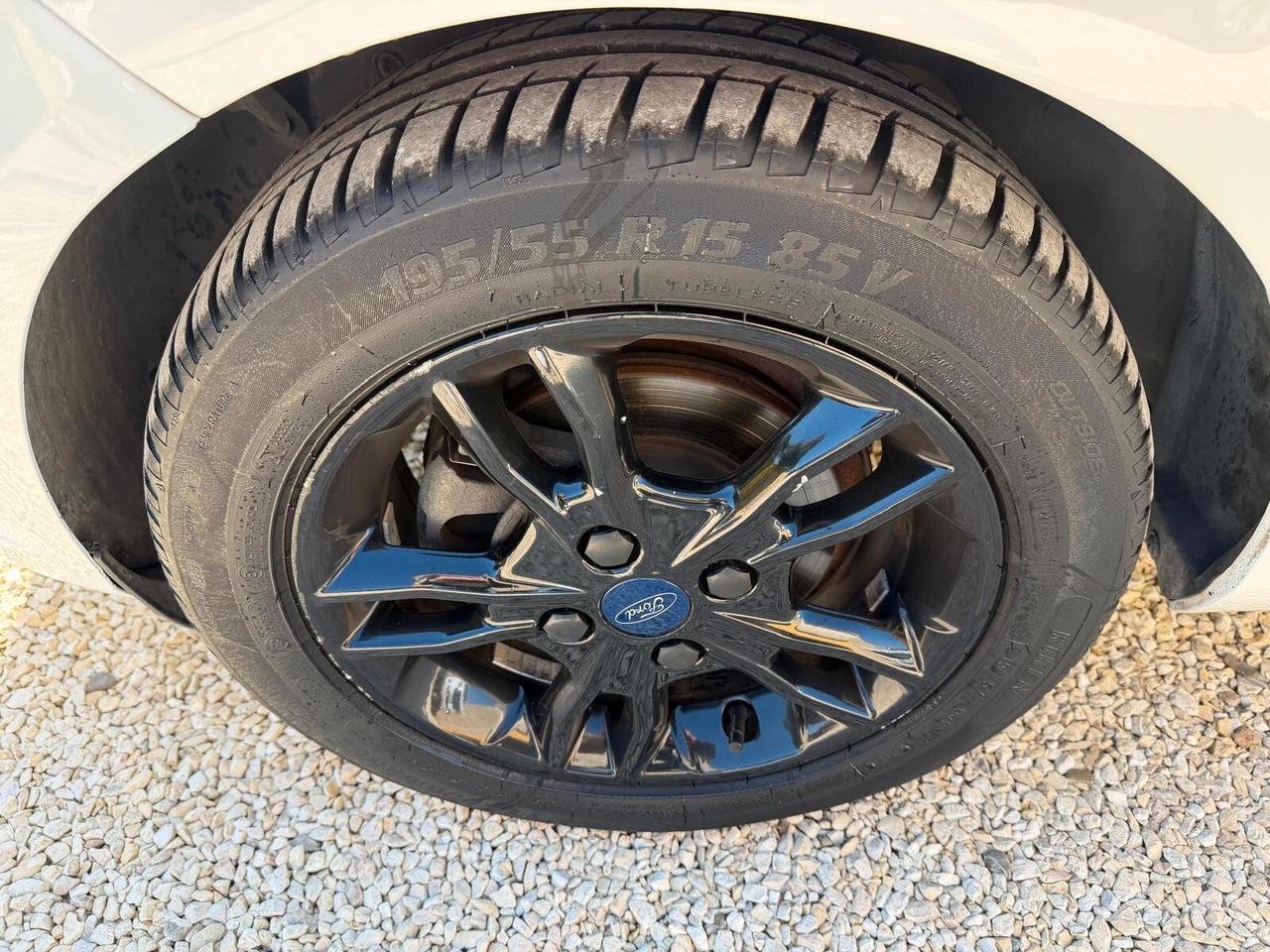 Ford Fiesta Cambio Automatico Black & White