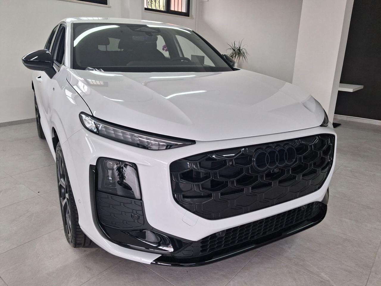 Audi Q3 SPB e-hybrid 200 kW S tronic line