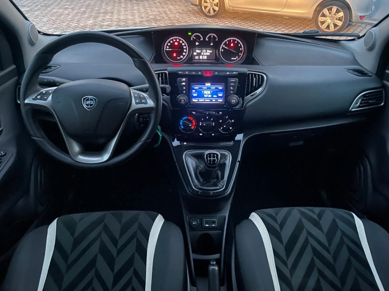 Lancia Ypsilon 1.2 Platinum 69cv NEOPATENTATI