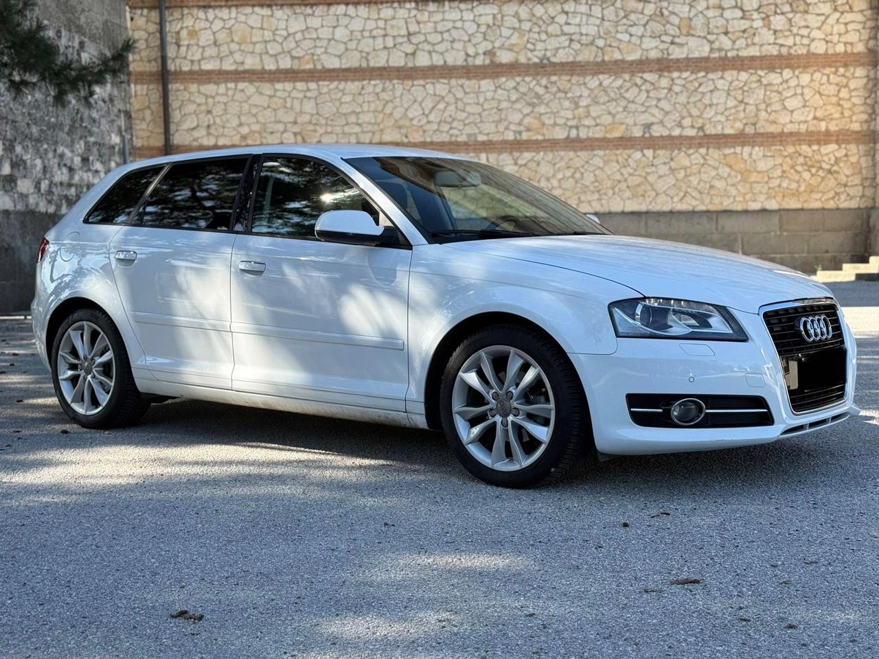 Audi A3 SPB 1.6 TDI 105 CV CR Attraction