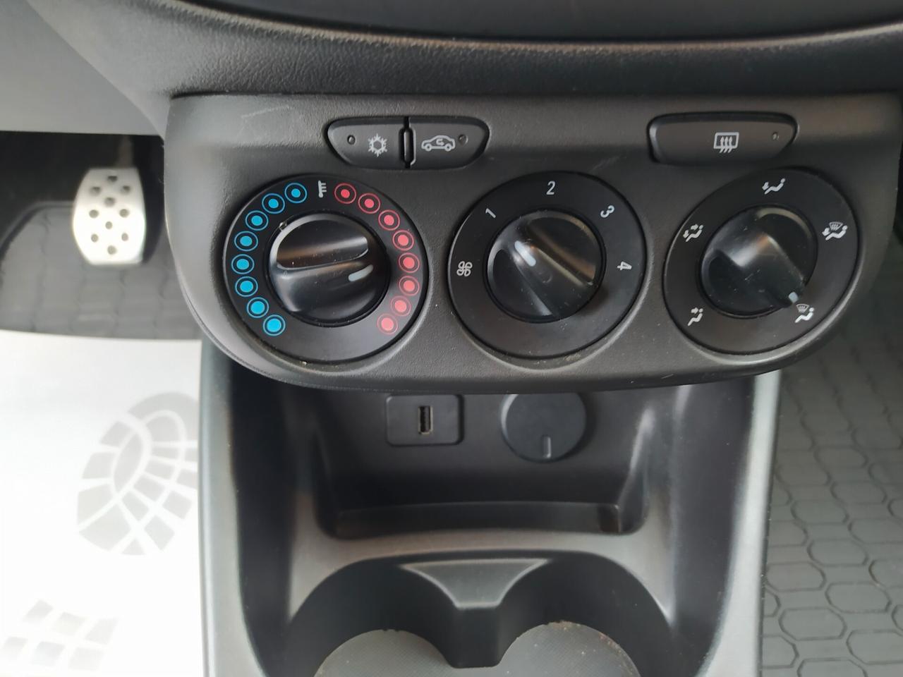 Opel Corsa 1.2 5 porte Innovation Neopatentati