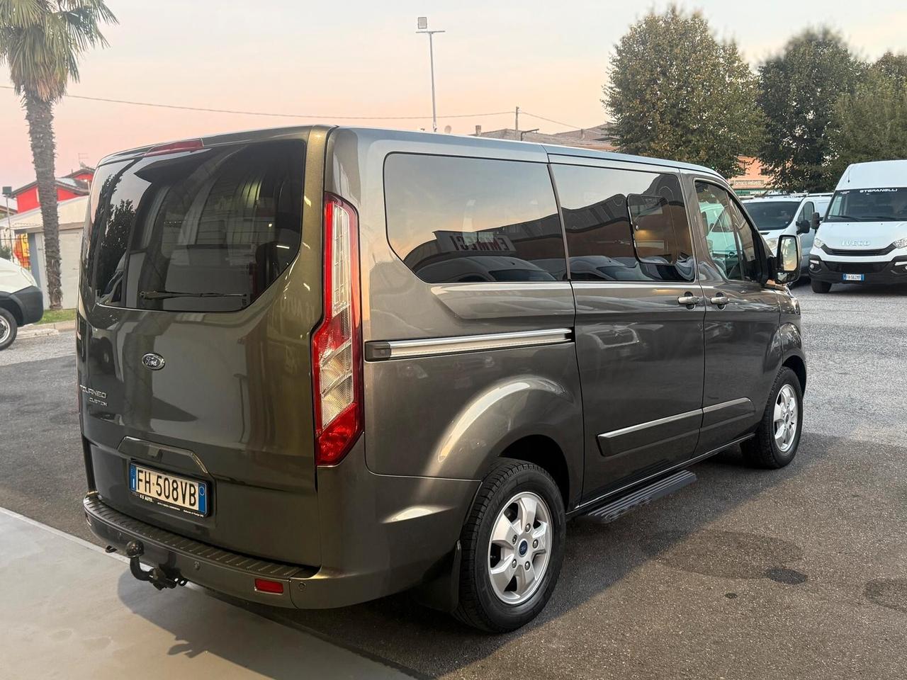 Ford Tourneo Custom 310 2.0 TDCi 170CV automatico 9 posti