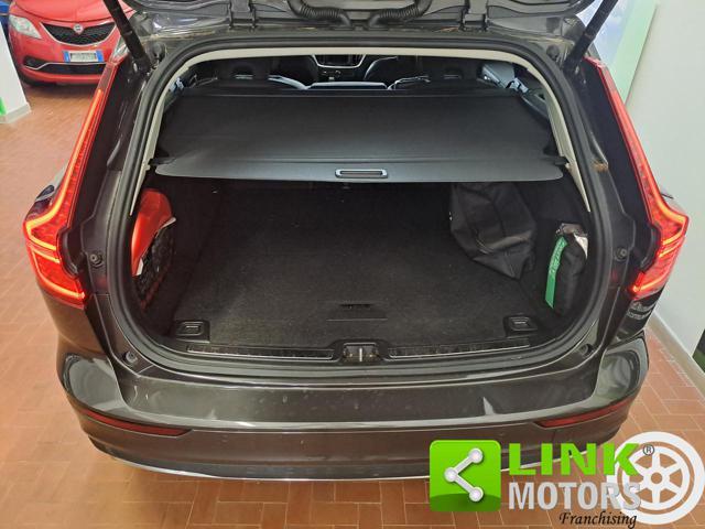 VOLVO V60 Cross Country 2.0 B4 D 211H 195 MHEV HYBRID PLUS AWD AUTOMATICA