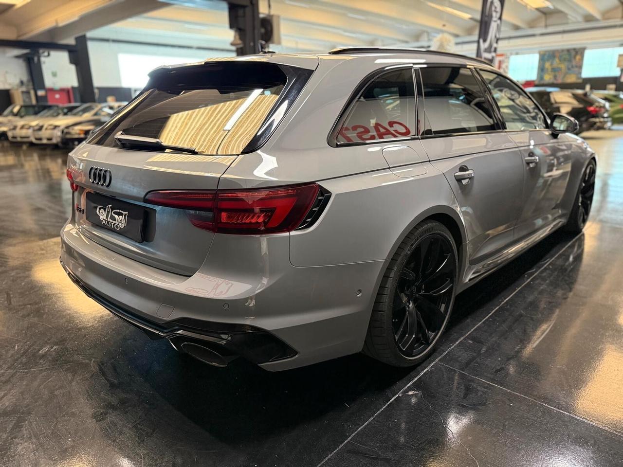 AUDI RS4 AVANT quattro