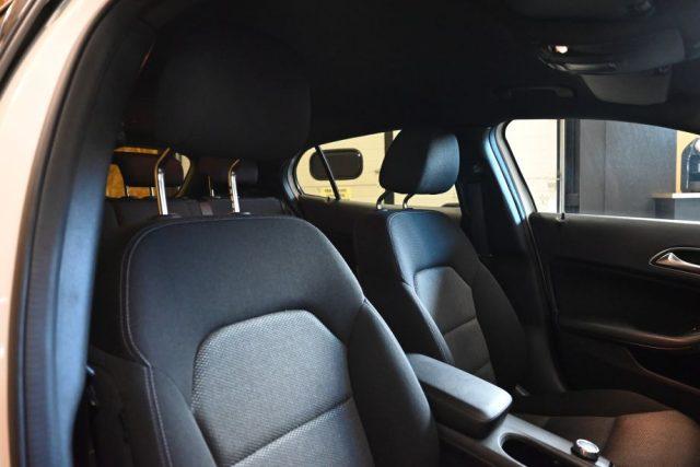 MERCEDES-BENZ GLA 180 D EXECUTIVE AUT.TEL CERCHI 17"VETRI SCURI SED.RISC