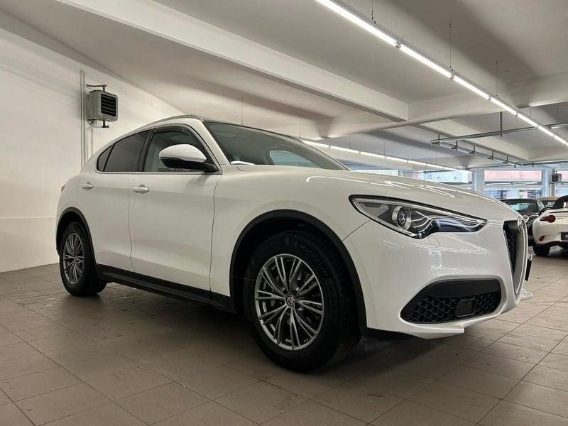 Alfa Romeo Stelvio 2.2 Turbodiesel 190 CV AT8 Q4 Business Tetto apribile e gancio traino