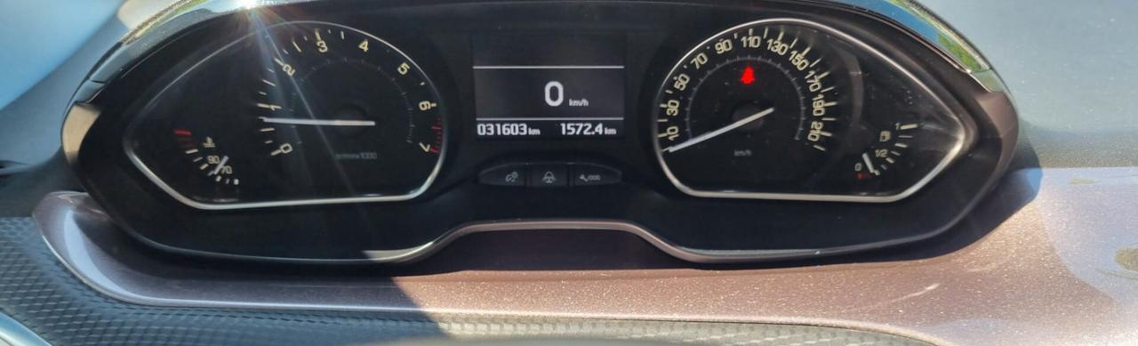 Peugeot 2008 1.2 KM 31.600 UNICO PROPRIETARIO,DISTRIBUZIONE FATTA