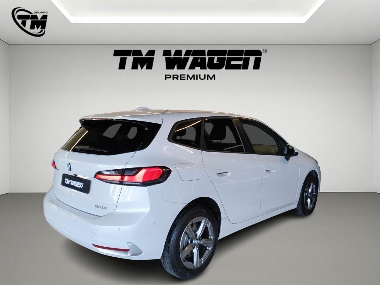 BMW 220 i Active Tourer mhev 48V auto