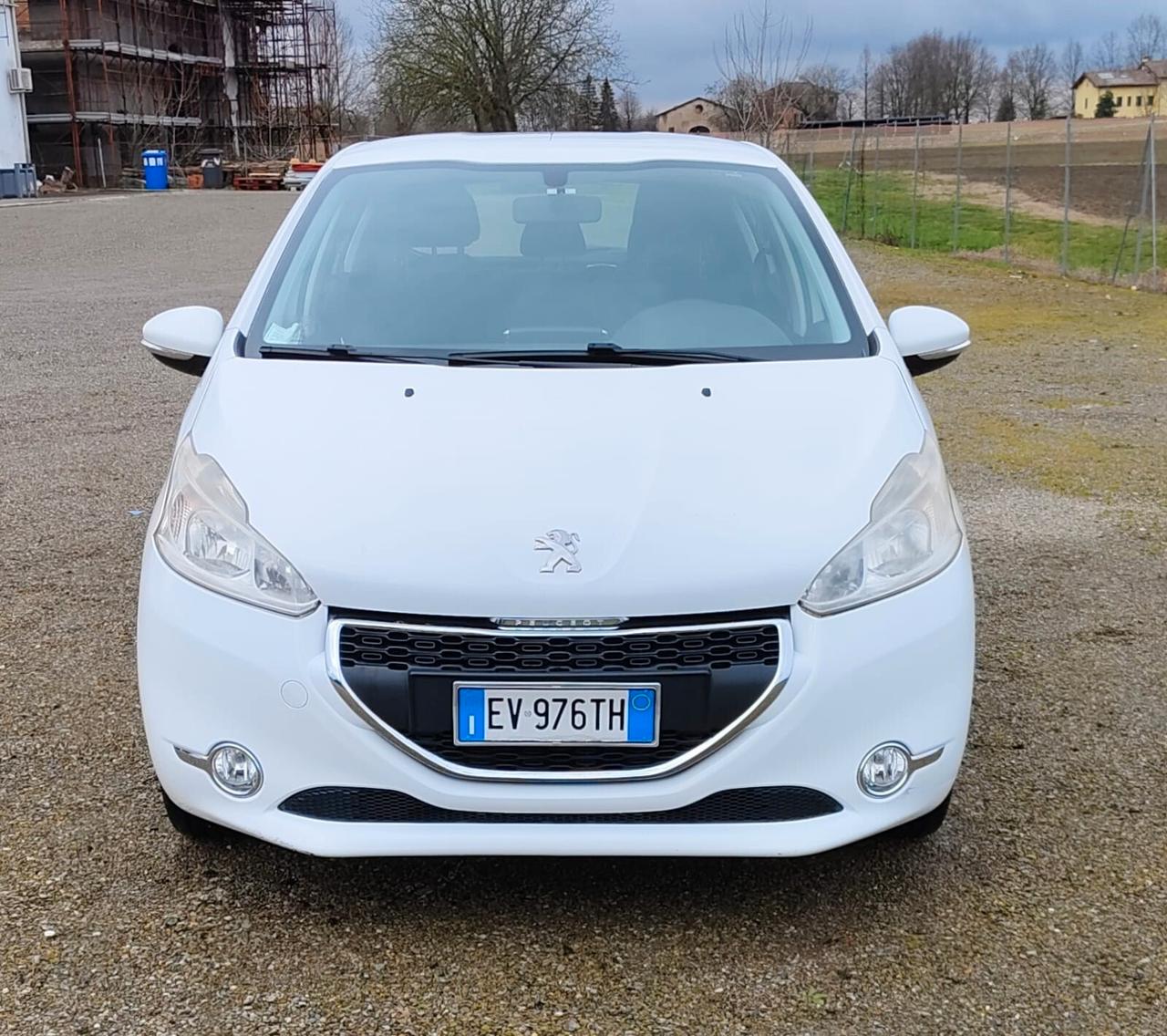Peugeot 208 1.4 HDi 68 CV 5 porte Allure