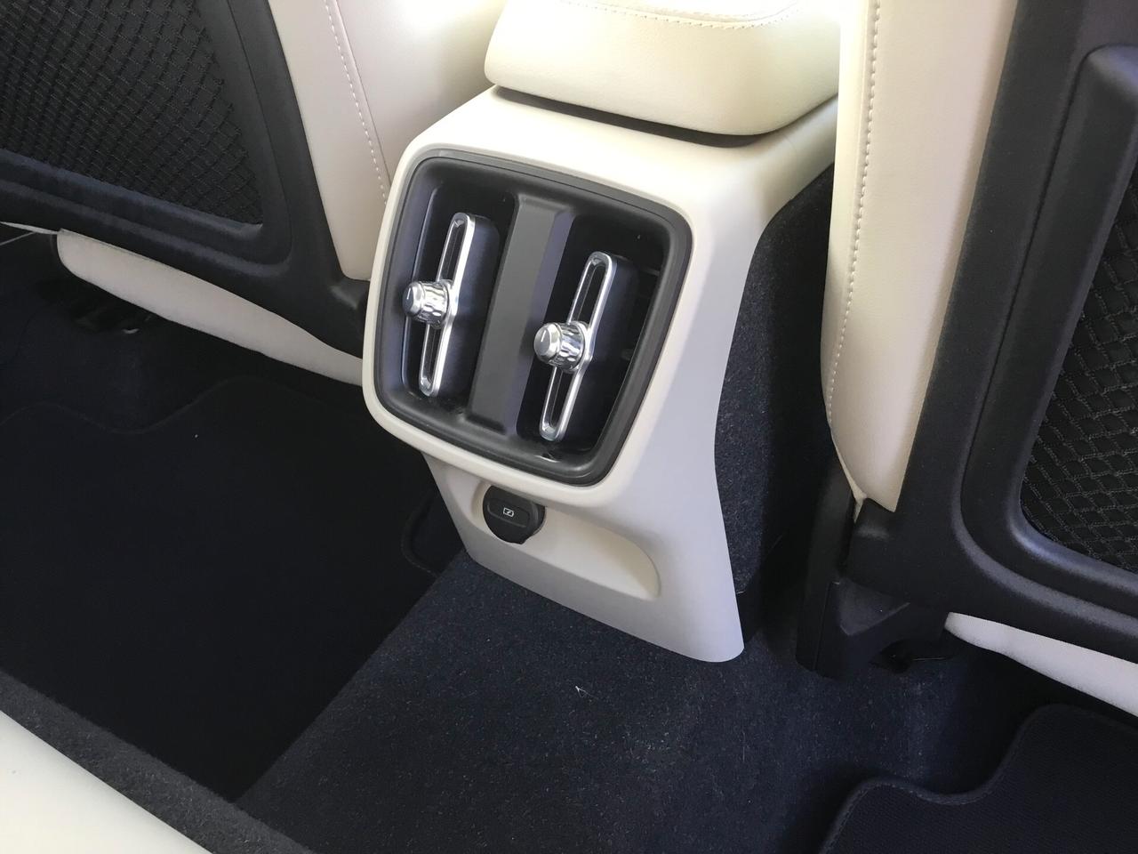 Volvo XC40 B3 automatico Core