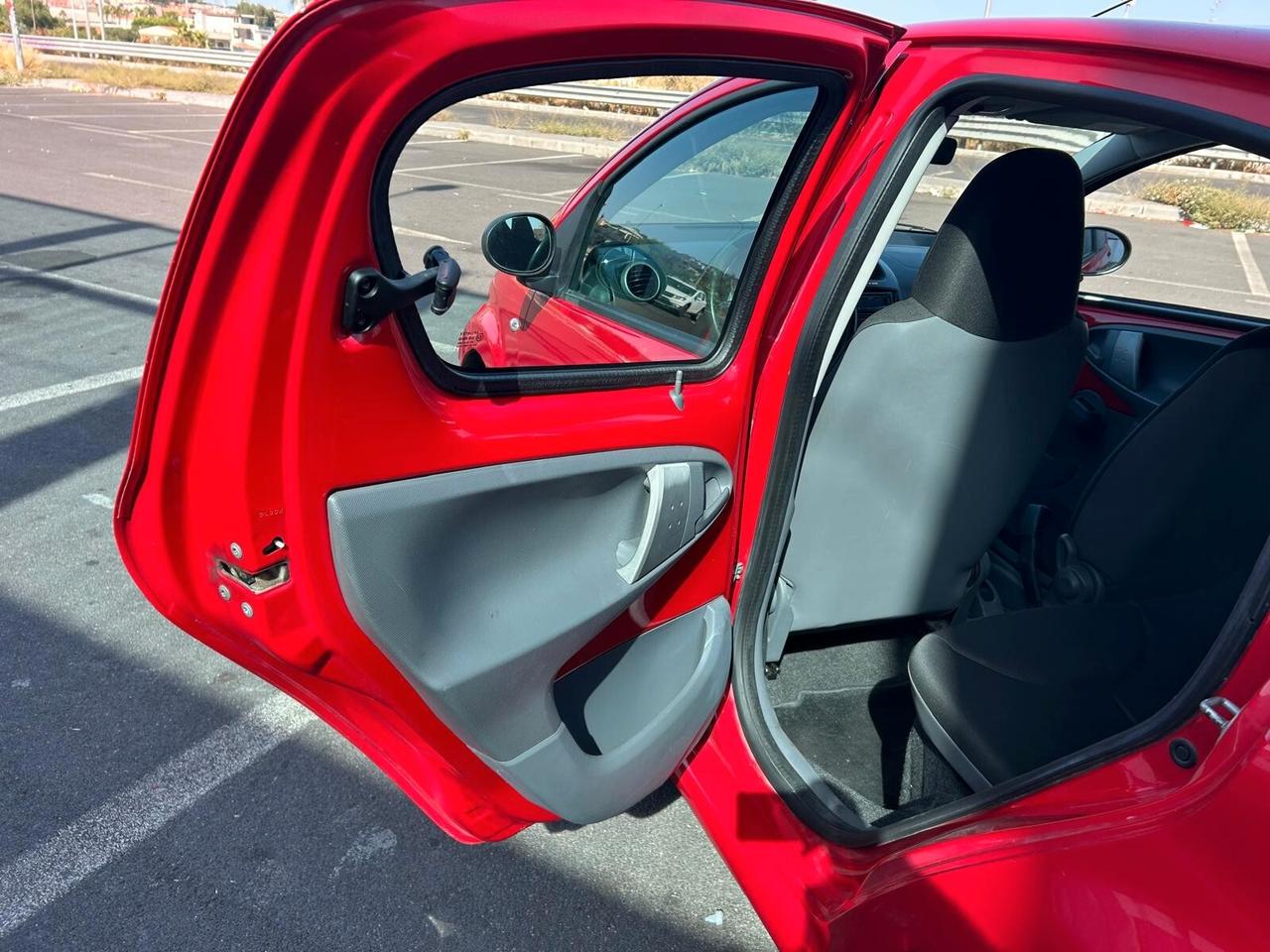 TOYOTA AYGO 1.0 BENZINA – 5 PORTE – SOLO 47.000 KM – CONDIZIONI DA VETRINA!