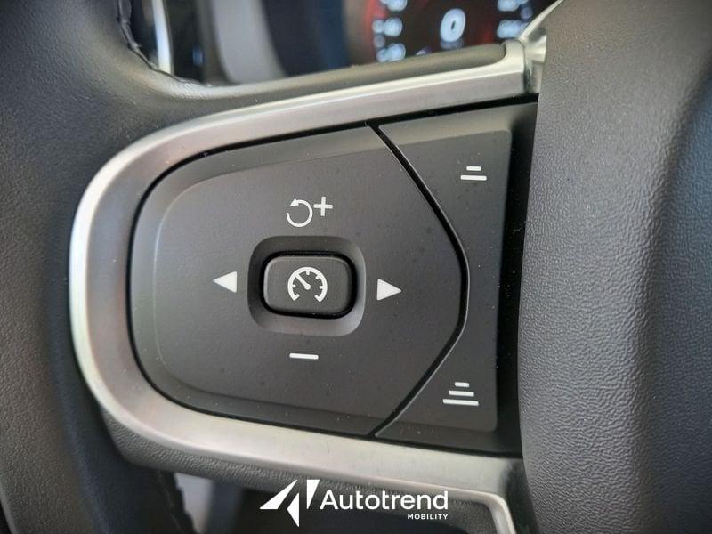 Volvo XC60 B4 197+14 CV AWD Automatica NAVI LED Momentum Pro