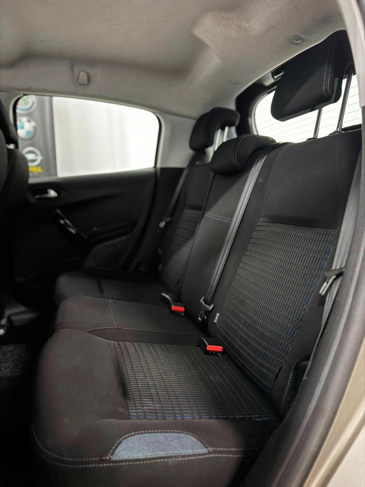 Peugeot 208 1.4 HDi 68 CV 5 porte Allure