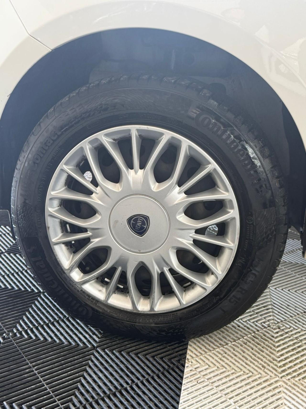 Lancia Ypsilon 0.9 TwinAir 85 CV 5 porte Metano