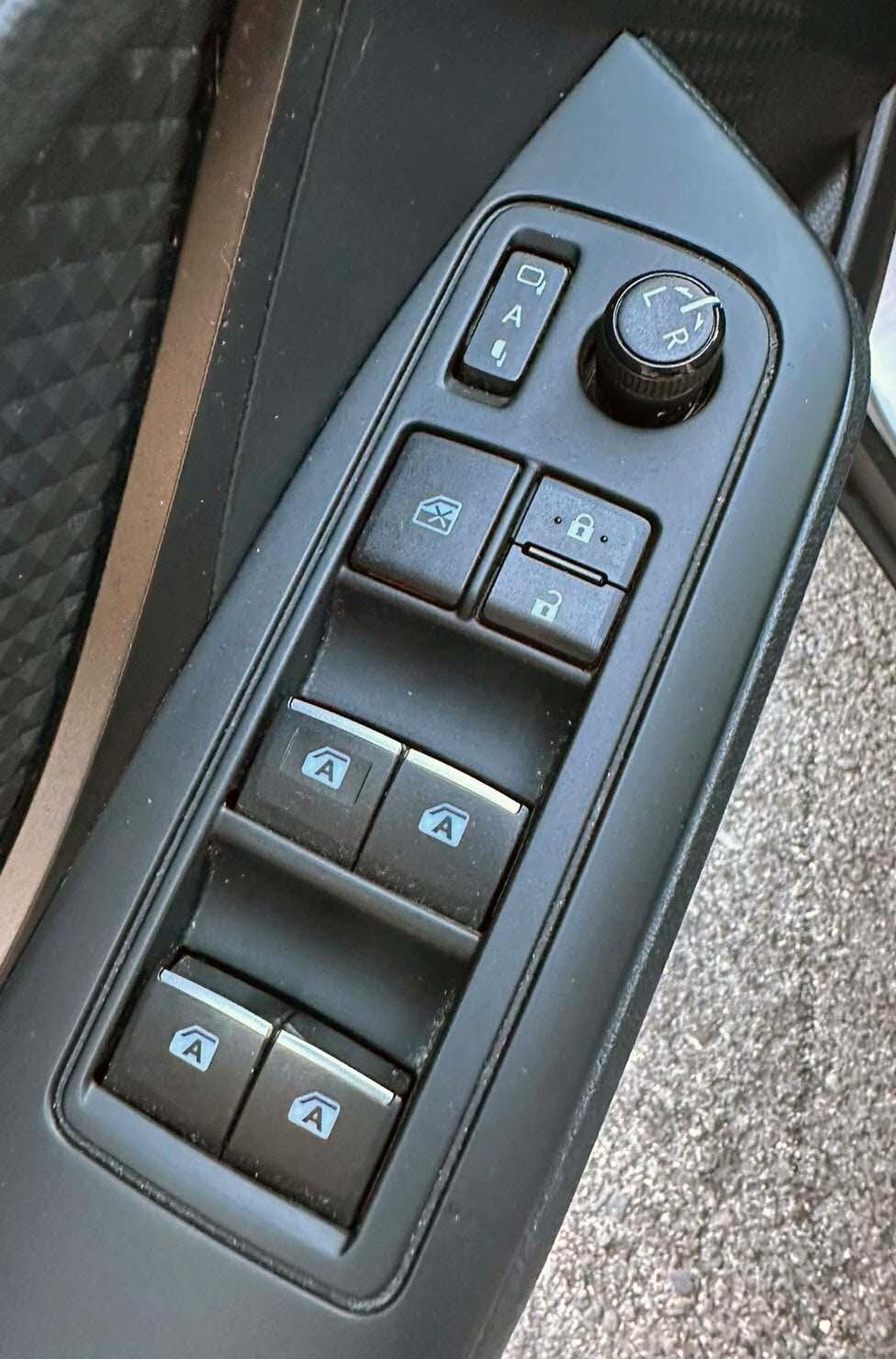 Toyota C-HR 1.8 Hybrid E-CVT Style Batterie Nuove Sempre Tagliandi Toyota