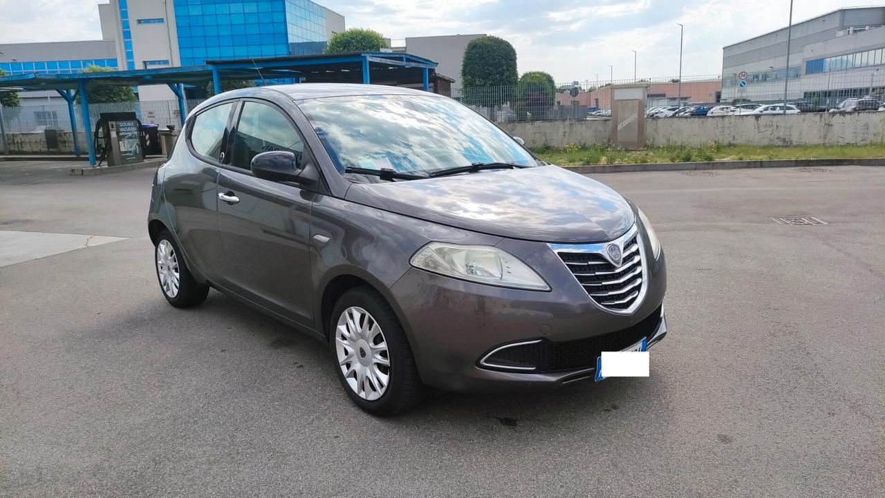 Lancia Ypsilon 1.2 5 p. GPL Ecochic NEOPATENTATI - 2013