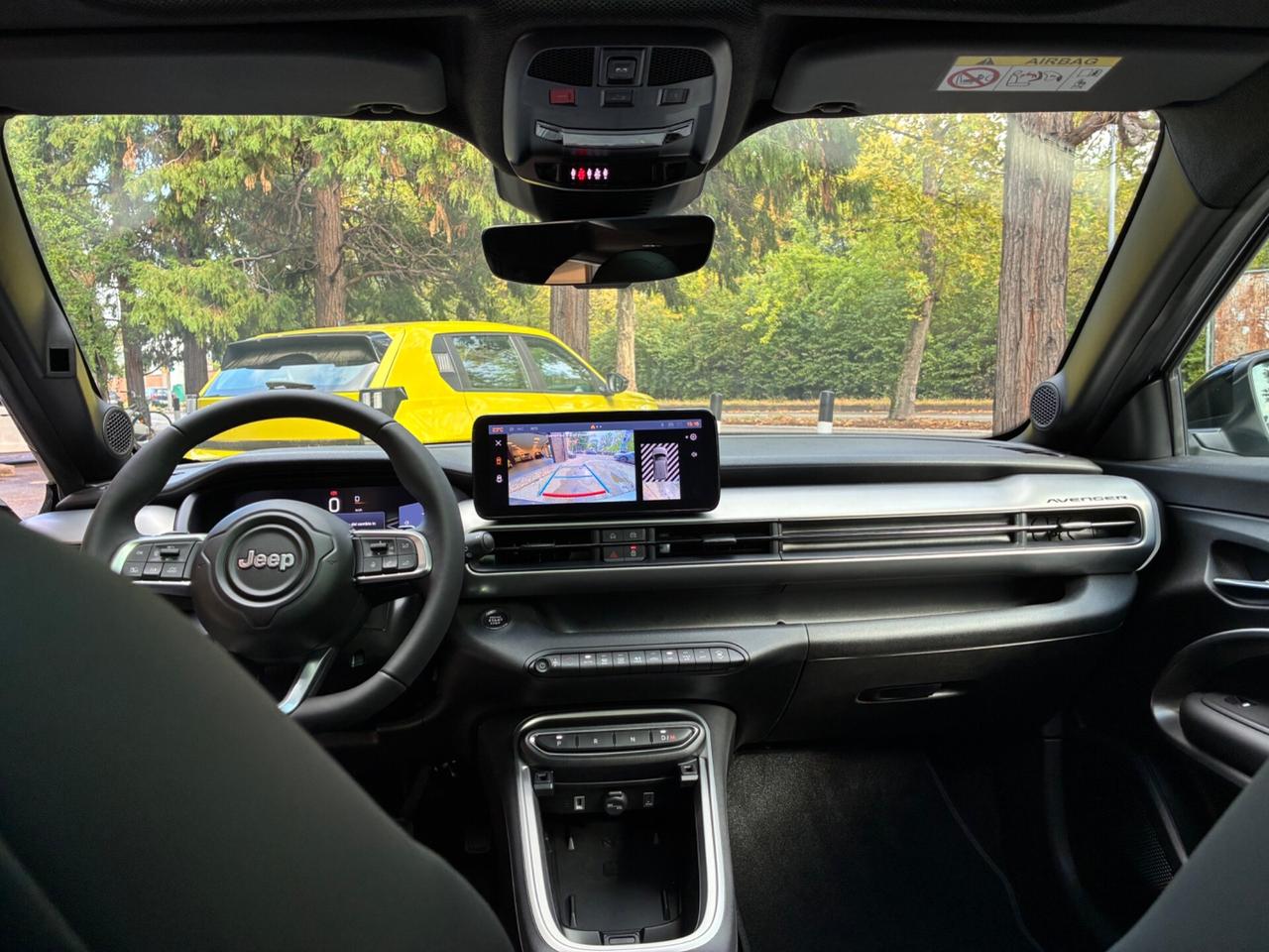 Jeep Avenger Hybrid Summit tetto apribile e navi