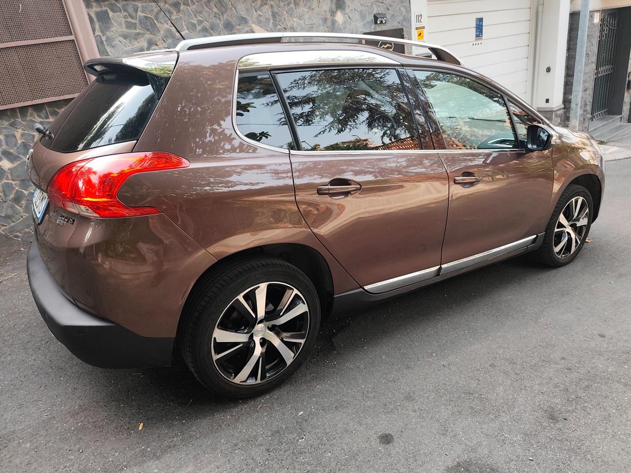 Peugeot 2008 1.6 e-HDi 92 CV Allure leggi
