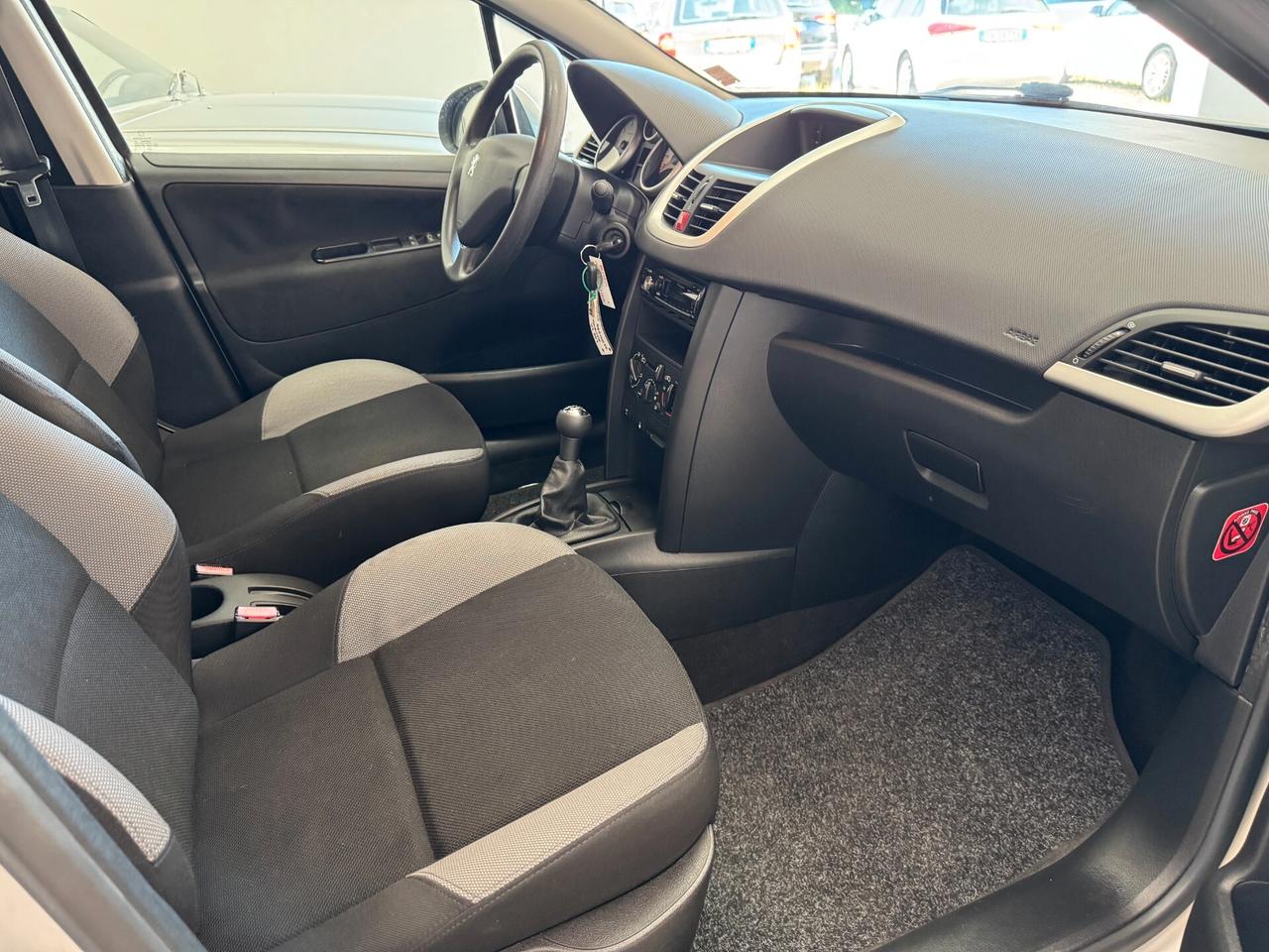 Peugeot 207 1.4 8V 75CV 5p. ONE Line OK NEOPATENTATI
