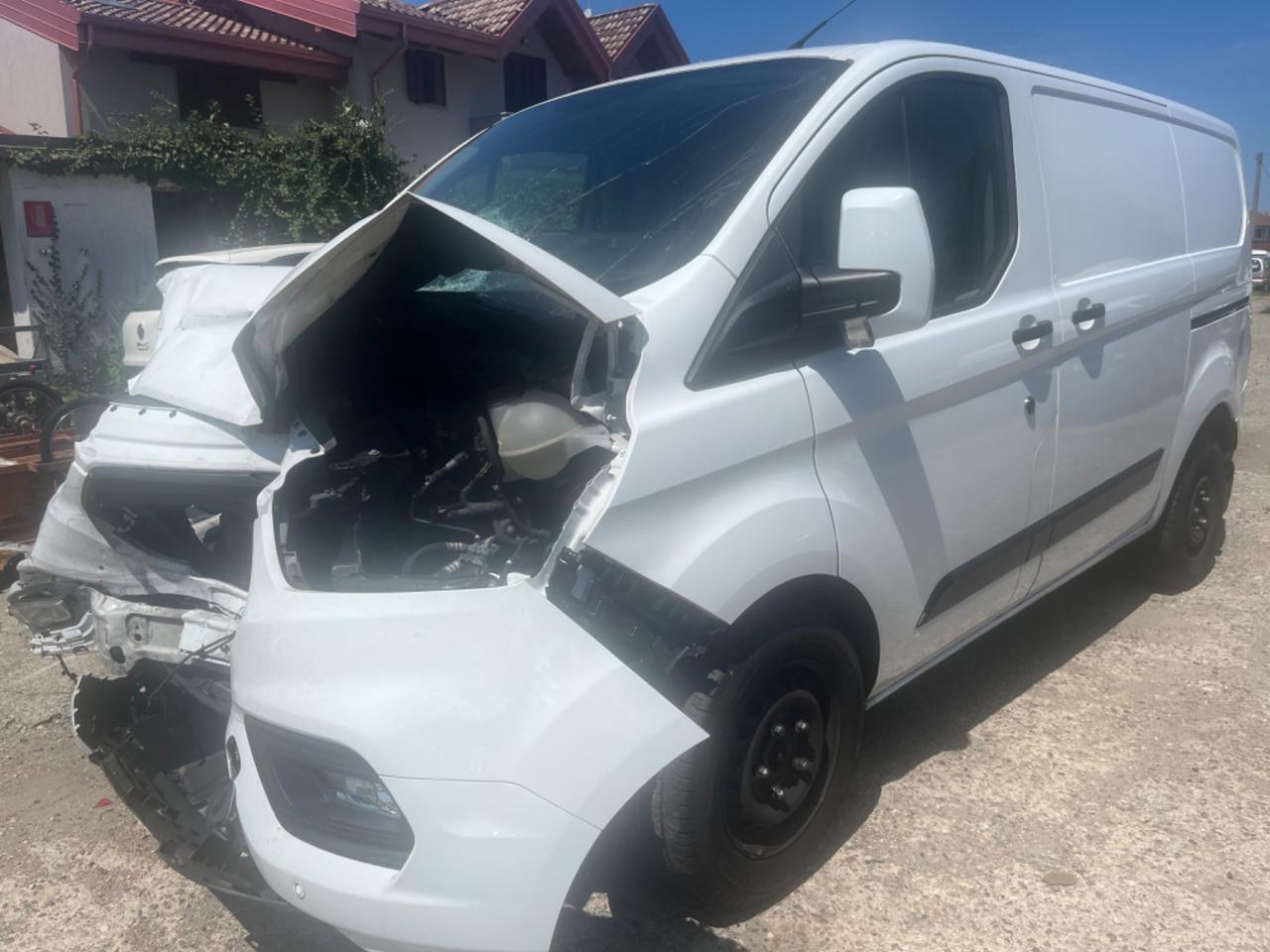 Ford transit custum hybrid 2021 sinistrato