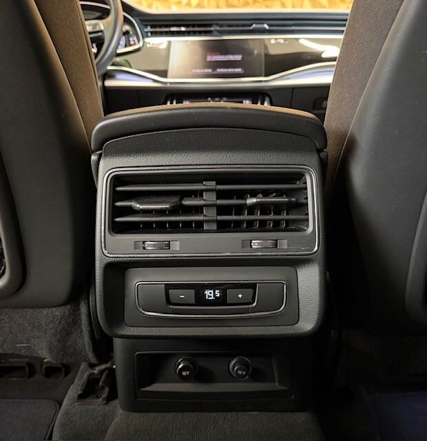 Audi Q8 55 TFSI e quattro tiptronic Sport