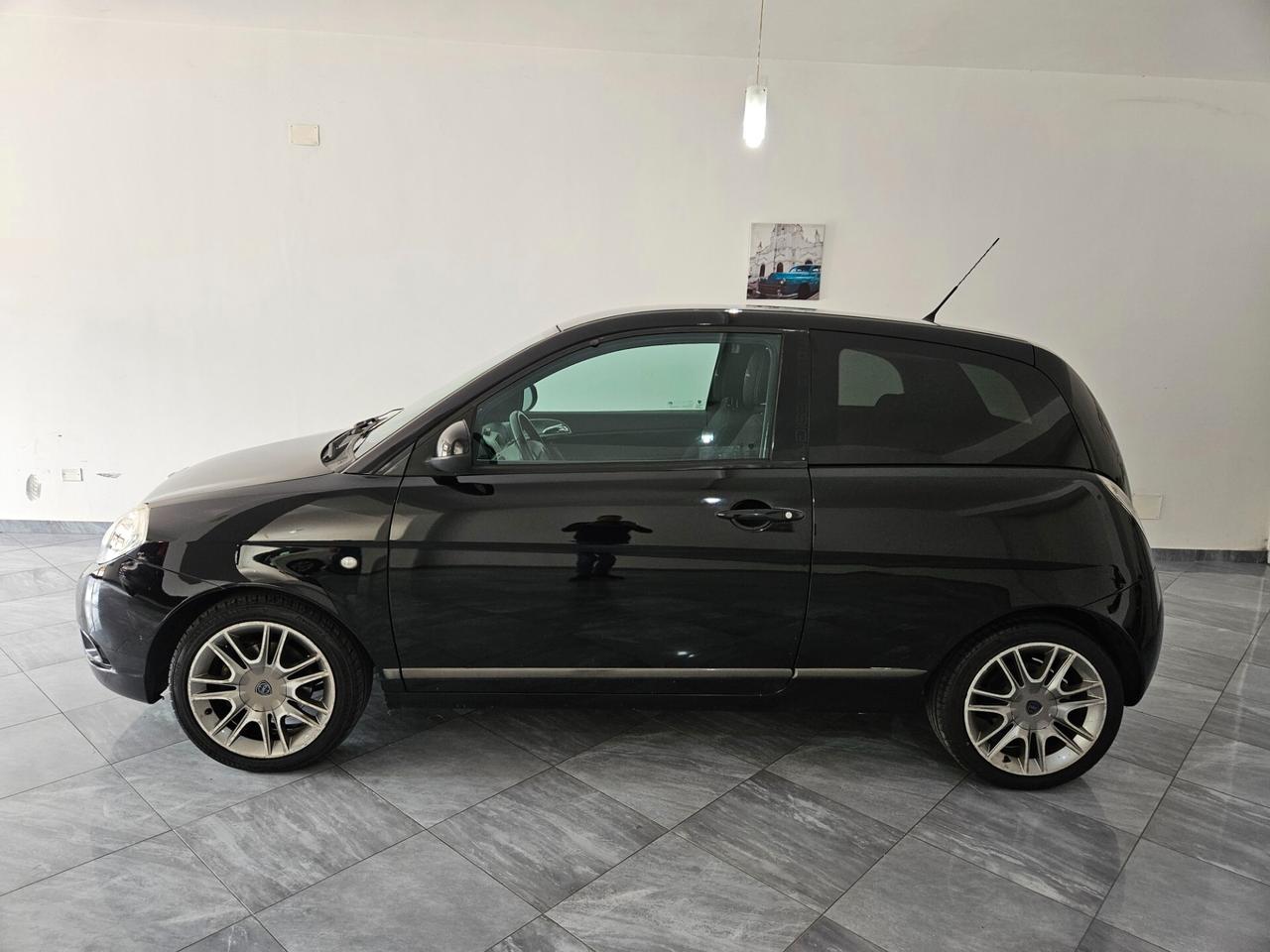 Lancia Ypsilon 1.3 MJT 90 CV MomoDesign