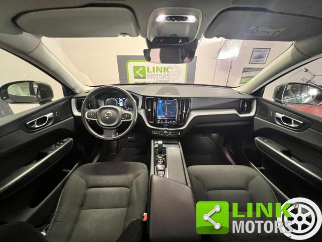 VOLVO XC60 B4 (d) Geartronic Momentum Pro TAGLIAND-GARANZIA