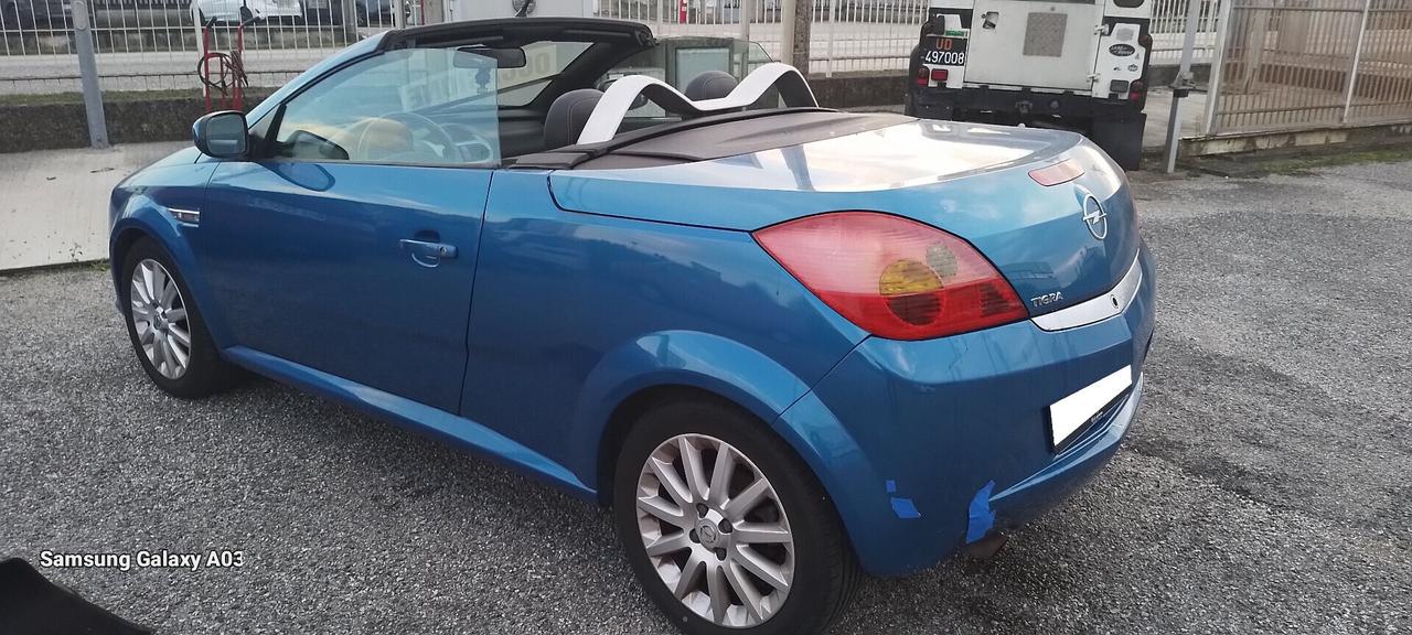 Opel Tigra TwinTop 1.4 16V First Edition