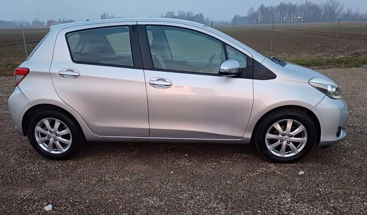 Toyota Yaris 1.3 5 porte Lounge