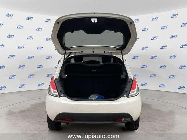 Lancia Ypsilon 1.0 firefly hybrid Silver s&s 70cv