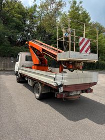 Nissan Trade 100 3.0 turbodiesel CON AUTOGRU